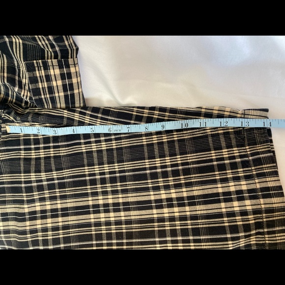 LL Cool J men’s plaid cargo shorts. Waist size 38. - Picture 7 of 8